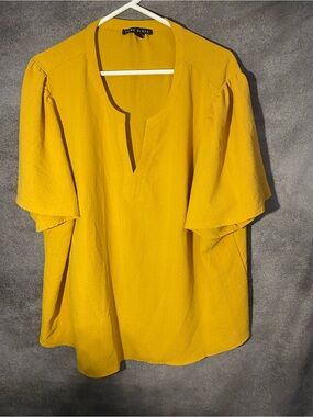 Como Black Blouse 3X Plus Size Yellow Gold Shimmer Metallic Stripe Split V-Neck